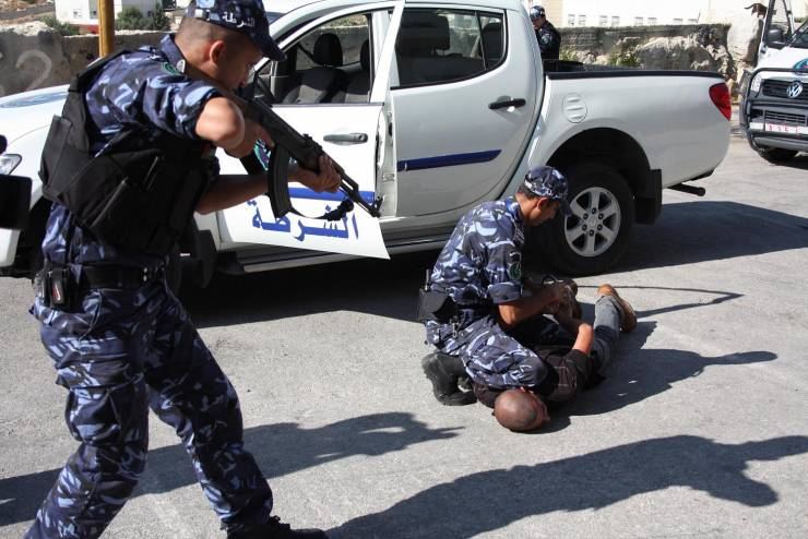 القبض على 3 من أخطر المطلوبين في الخليل